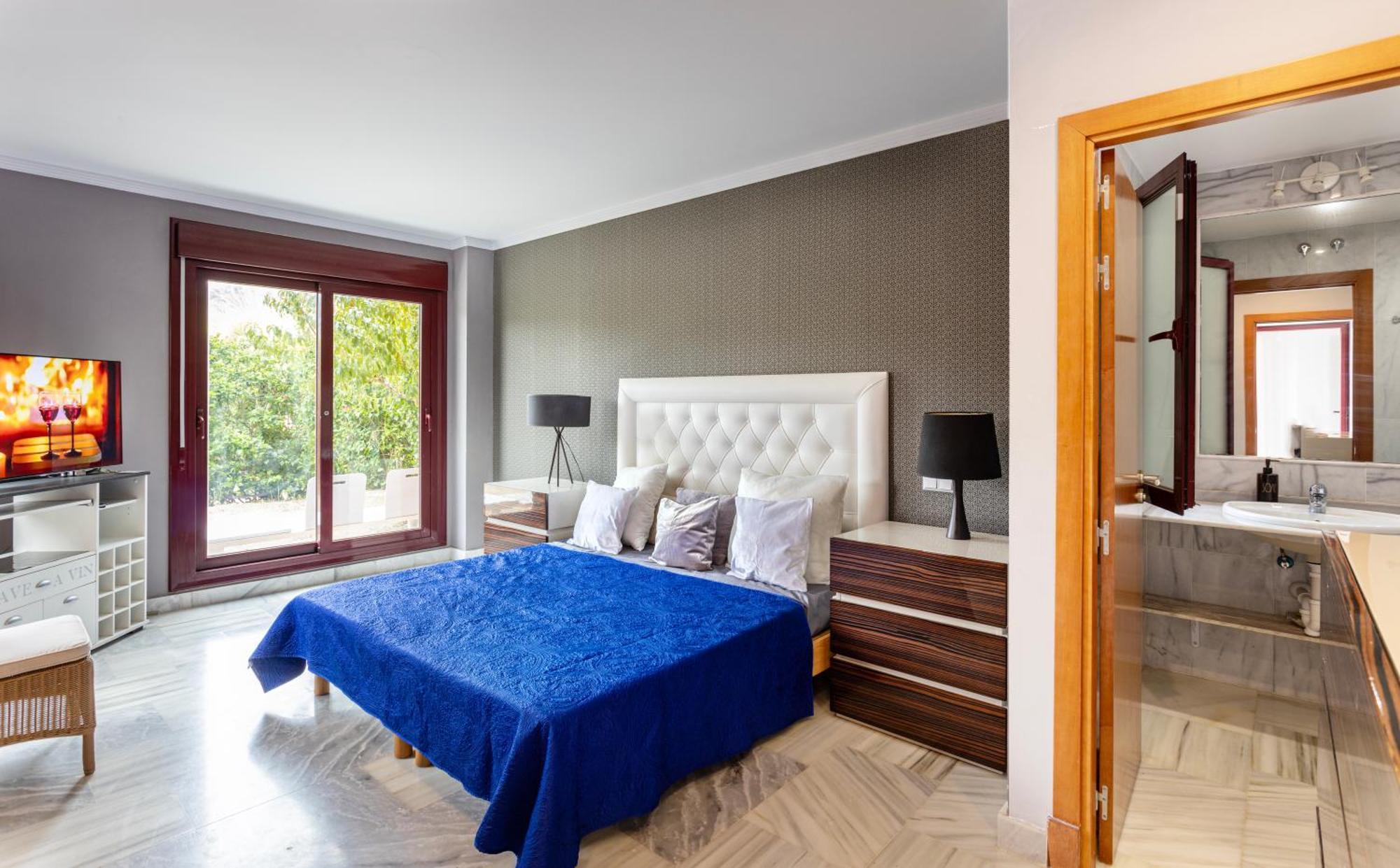 Villa Luxury 3 Beds Inside The And Country Club Estepona